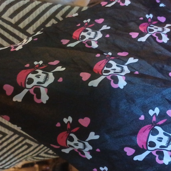 Skull and Crossbone Black and Pink Scarf - Picture 4 of 9